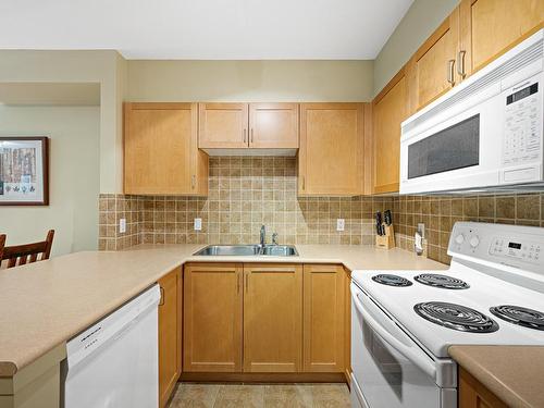 108-1280 Alpine Rd, Courtenay, BC - Indoor Photo Showing Kitchen With Double Sink