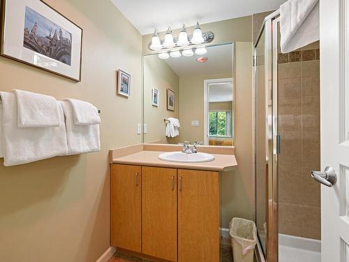 108-1280 Alpine Rd, Courtenay, BC - Indoor Photo Showing Bathroom