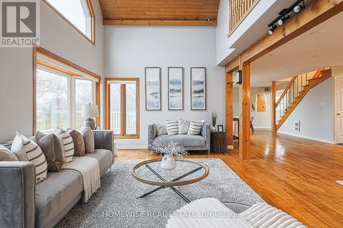 128 Moores Beach Road, Georgina (Virginia), ON - Indoor Photo Showing Living Room