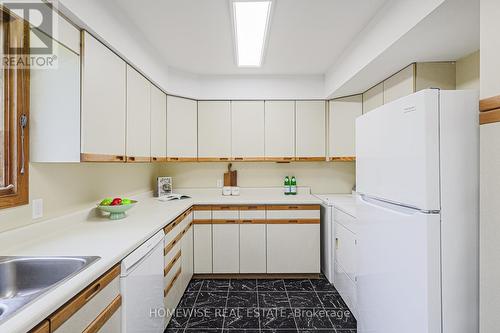 128 Moores Beach Road, Georgina (Virginia), ON - Indoor Photo Showing Kitchen