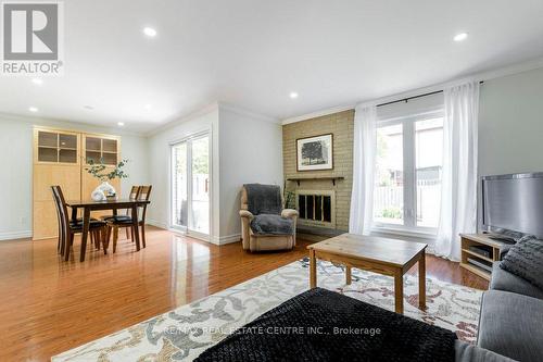 390 Satok Crescent, Milton (Timberlea), ON - Indoor Photo Showing Living Room