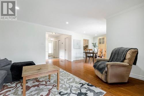 390 Satok Crescent, Milton (Timberlea), ON - Indoor Photo Showing Living Room