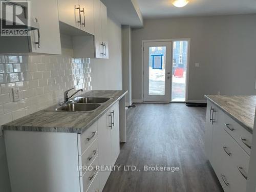 # 19 - 43 Perenack Avenue W, Welland, ON - Indoor Photo Showing Kitchen With Double Sink