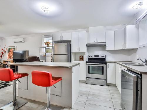 Cuisine - 10821 Av. Des Laurentides, Montréal (Montréal-Nord), QC - Indoor Photo Showing Kitchen With Double Sink