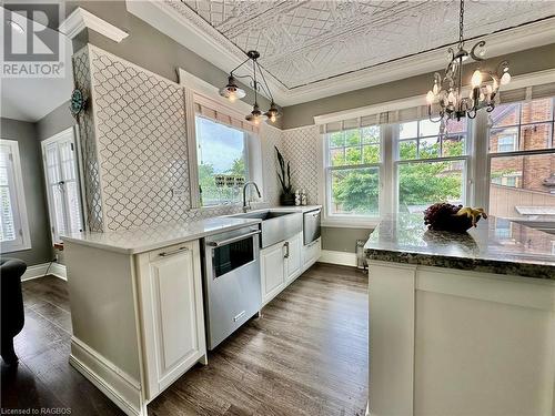 85 10Th Street, Hanover, ON - Indoor Photo Showing Kitchen