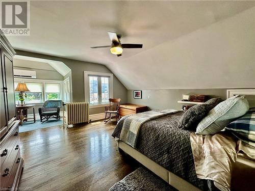 85 10Th Street, Hanover, ON - Indoor Photo Showing Bedroom