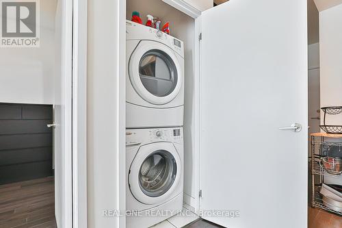 4408 - 295 Adelaide Street W, Toronto, ON - Indoor Photo Showing Laundry Room