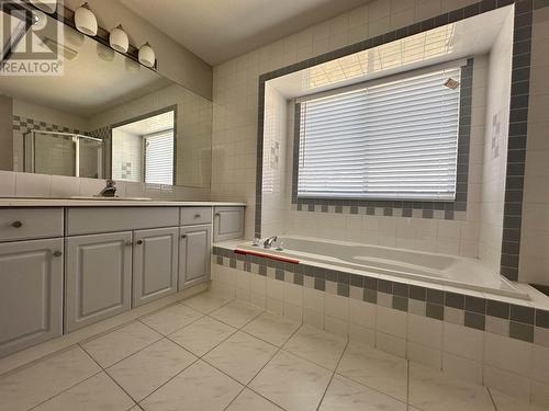 1458 El Camino Drive, Coquitlam, BC - Indoor Photo Showing Bathroom