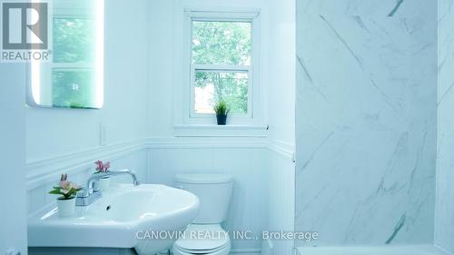 218 Bogert Avenue, Toronto, ON - Indoor Photo Showing Bathroom