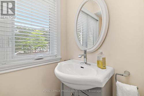 3 - 1 Mortimer Street, Prince Edward County (Picton), ON - Indoor Photo Showing Bathroom