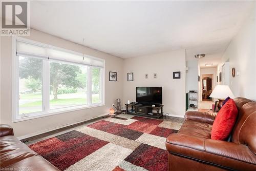 124 6Th Avenue E, Owen Sound, ON - Indoor Photo Showing Living Room