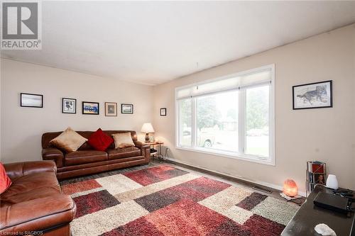 124 6Th Avenue E, Owen Sound, ON - Indoor Photo Showing Living Room