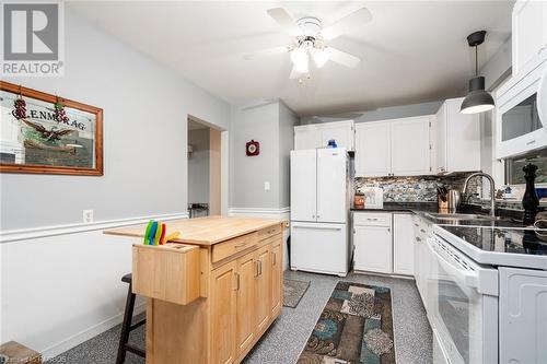 124 6Th Avenue E, Owen Sound, ON - Indoor Photo Showing Kitchen With Double Sink