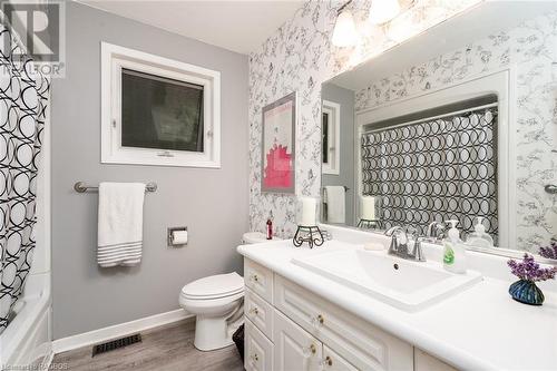 124 6Th Avenue E, Owen Sound, ON - Indoor Photo Showing Bathroom