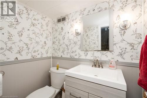 124 6Th Avenue E, Owen Sound, ON - Indoor Photo Showing Bathroom