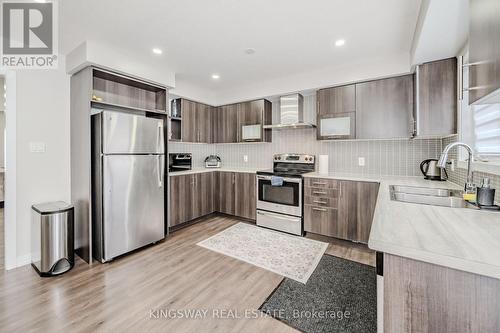 40 Crafter Crescent S, Hamilton (Stoney Creek Mountain), ON - Indoor Photo Showing Kitchen With Upgraded Kitchen