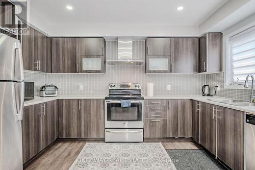 40 Crafter Crescent S, Hamilton (Stoney Creek Mountain), ON - Indoor Photo Showing Kitchen With Double Sink With Upgraded Kitchen