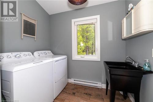 422 Dorcas Bay Road, Tobermory, ON - Indoor Photo Showing Laundry Room