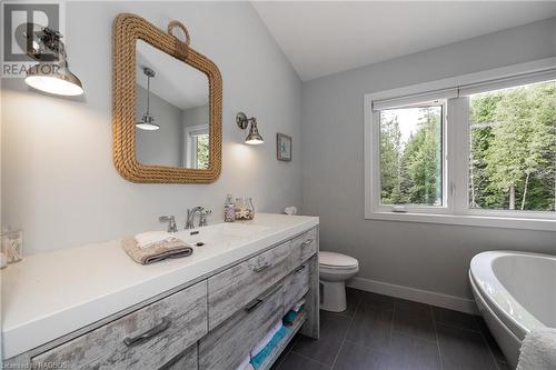 422 Dorcas Bay Road, Tobermory, ON - Indoor Photo Showing Bathroom