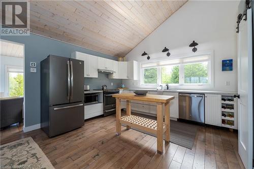 422 Dorcas Bay Road, Tobermory, ON - Indoor Photo Showing Kitchen