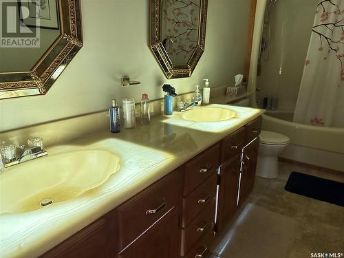 669 Dieppe Drive, Weyburn, SK - Indoor Photo Showing Bathroom