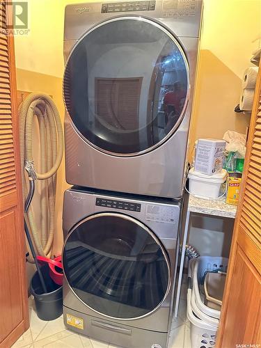 669 Dieppe Drive, Weyburn, SK - Indoor Photo Showing Laundry Room