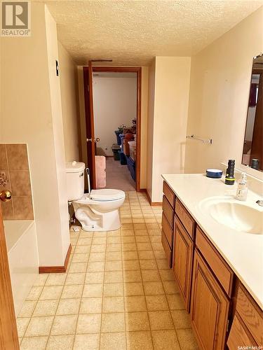 669 Dieppe Drive, Weyburn, SK - Indoor Photo Showing Bathroom