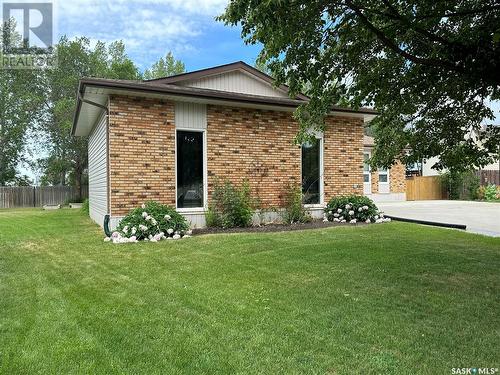 669 Dieppe Drive, Weyburn, SK - Outdoor