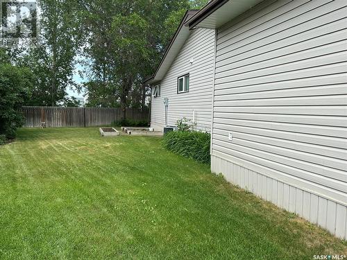 669 Dieppe Drive, Weyburn, SK - Outdoor