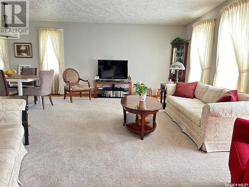 669 Dieppe Drive, Weyburn, SK - Indoor Photo Showing Living Room