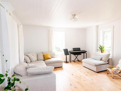 Living room - 459 Rue Principale, Saint-Germain-De-Kamouraska, QC - Indoor Photo Showing Living Room