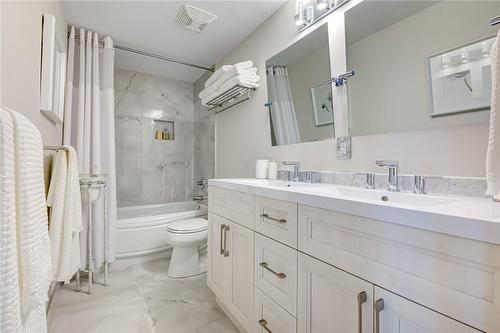 5070 Fairview Street|Unit #209, Burlington, ON - Indoor Photo Showing Bathroom