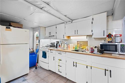 264 Burgar Street, Welland, ON - Indoor Photo Showing Kitchen