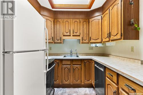 4725 Castle Road, Regina, SK - Indoor Photo Showing Kitchen