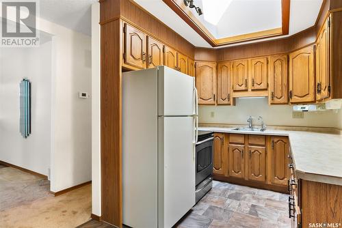 4725 Castle Road, Regina, SK - Indoor Photo Showing Kitchen