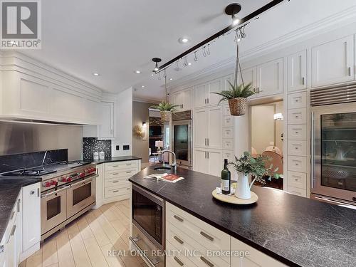 2222 Bennington Gate, Oakville, ON - Indoor Photo Showing Kitchen