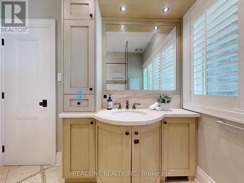 2222 Bennington Gate, Oakville, ON - Indoor Photo Showing Bathroom