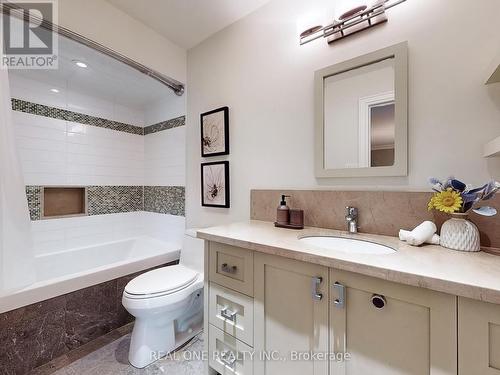 2222 Bennington Gate, Oakville, ON - Indoor Photo Showing Bathroom