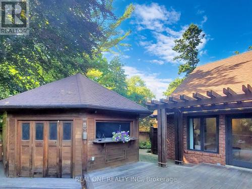 2222 Bennington Gate, Oakville (Eastlake), ON - Outdoor