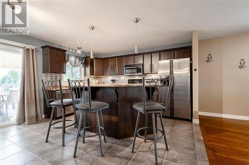 305 Garfield Avenue, Petrolia, ON - Indoor Photo Showing Kitchen With Upgraded Kitchen