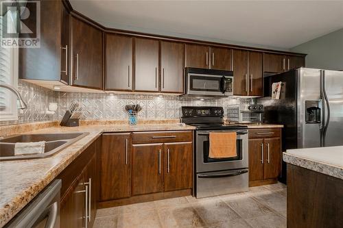 305 Garfield Avenue, Petrolia, ON - Indoor Photo Showing Kitchen With Double Sink