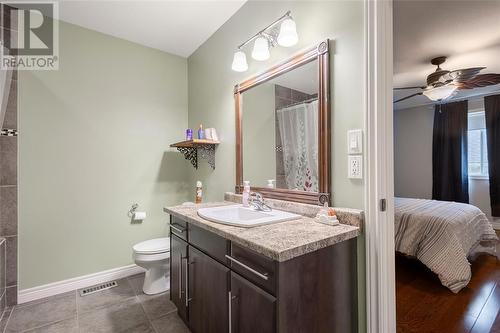 305 Garfield Avenue, Petrolia, ON - Indoor Photo Showing Bathroom