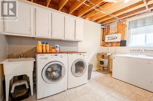 305 Garfield Avenue, Petrolia, ON - Indoor Photo Showing Laundry Room