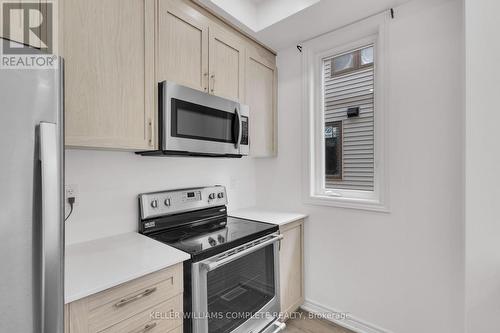 67 - 575 Woodward Avenue, Hamilton, ON - Indoor Photo Showing Kitchen