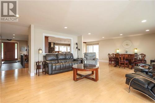 439 Kirkwood Drive, Sudbury, ON - Indoor Photo Showing Living Room