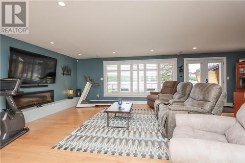 439 Kirkwood Drive, Sudbury, ON - Indoor Photo Showing Living Room With Fireplace