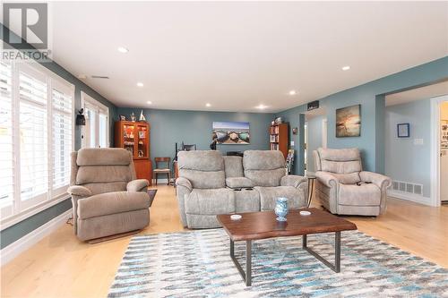 439 Kirkwood Drive, Sudbury, ON - Indoor Photo Showing Living Room