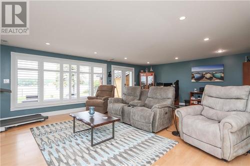 439 Kirkwood Drive, Sudbury, ON - Indoor Photo Showing Living Room