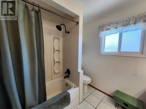 6453 Park Drive, Oliver, BC - Indoor Photo Showing Bathroom