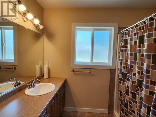 6453 Park Drive, Oliver, BC - Indoor Photo Showing Bathroom